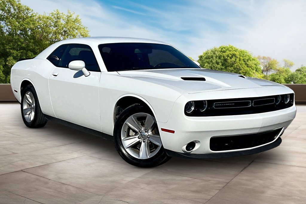Used 2023 Dodge Challenger SXT RWD image 11