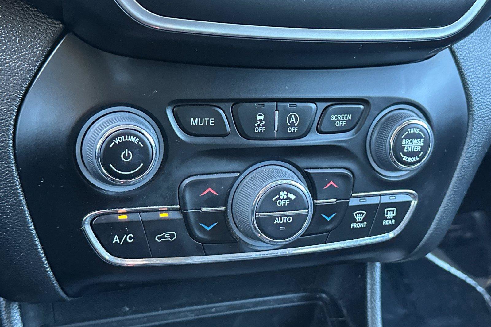 Used 2023 Jeep Cherokee Altitude Lux AWD/4WD image 21