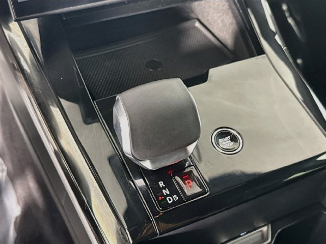 Used 2025 Land Rover Range Rover Sport SE AWD/4WD image 19