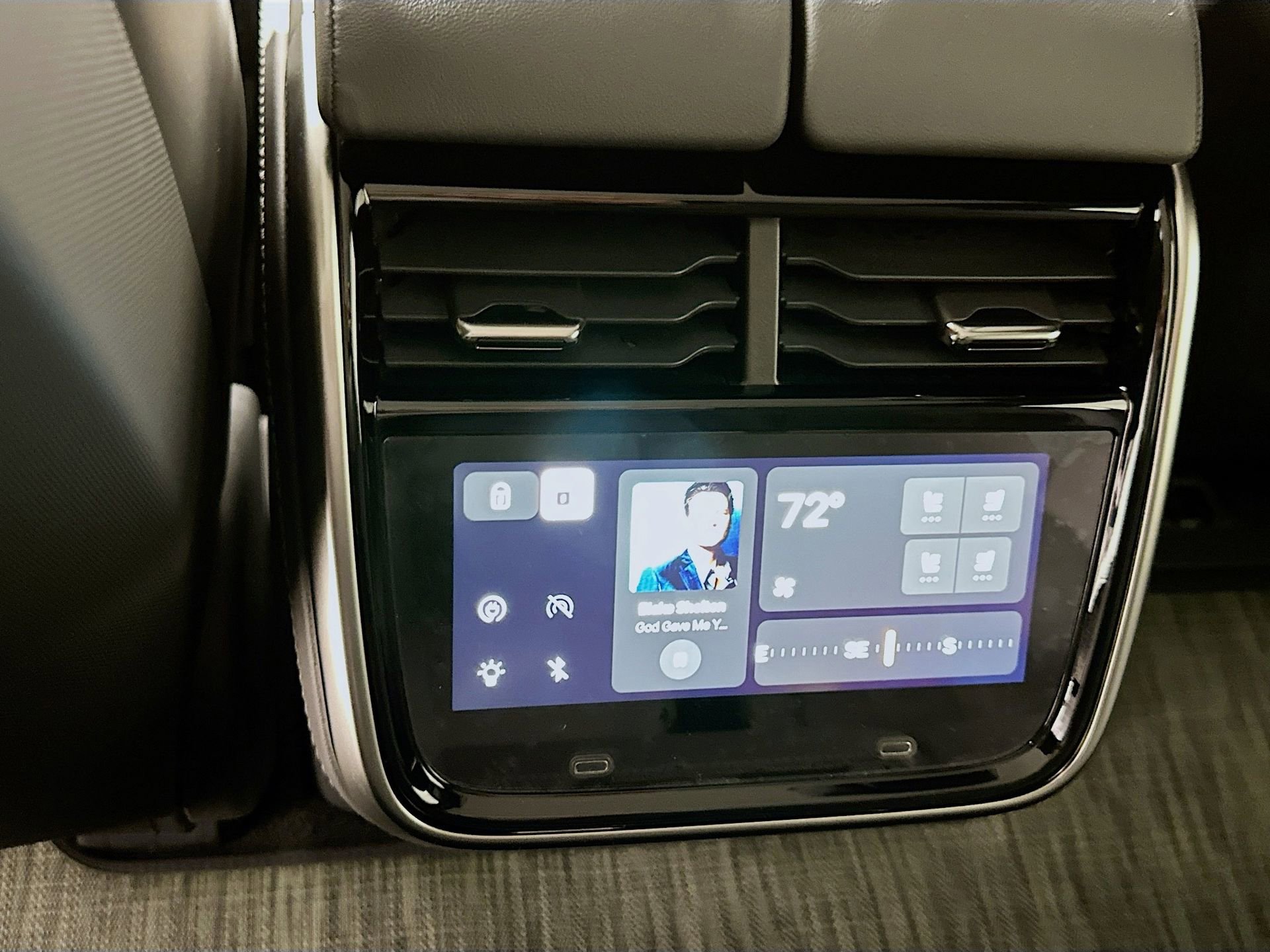 Used 2026 Rivian R1S Adventure image 26