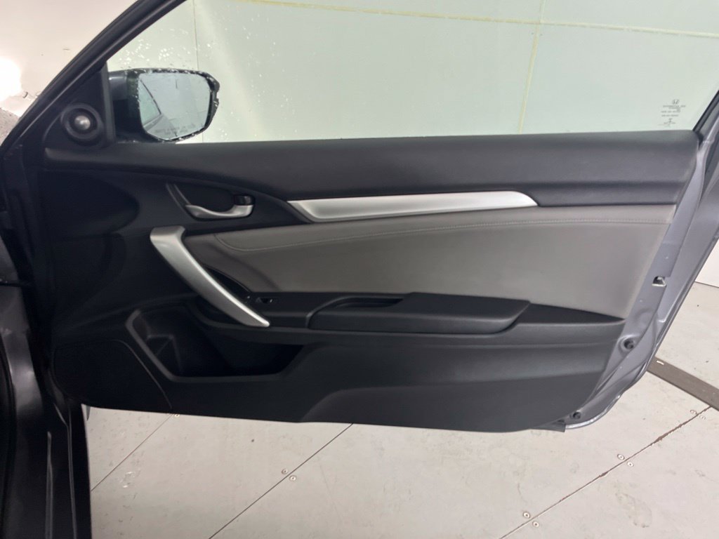 Used 2016 Honda Civic Touring image 25