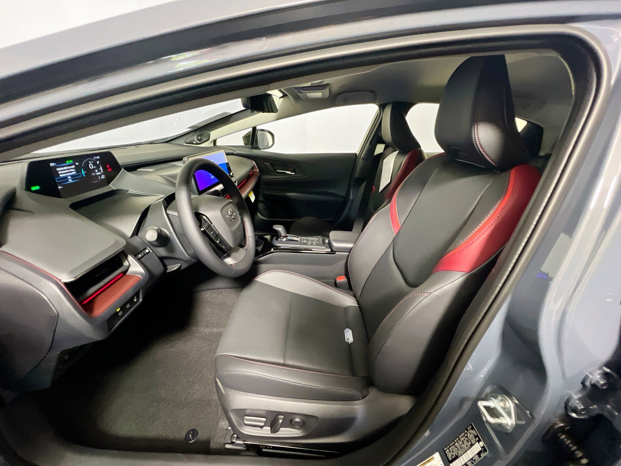 New 2026 Toyota Prius Plug-In Hybrid FWD image 14