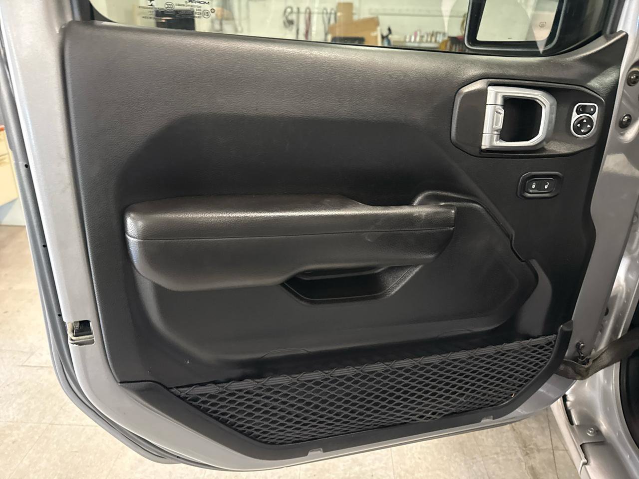 Used 2018 Jeep Wrangler Unlimited Sport S image 28