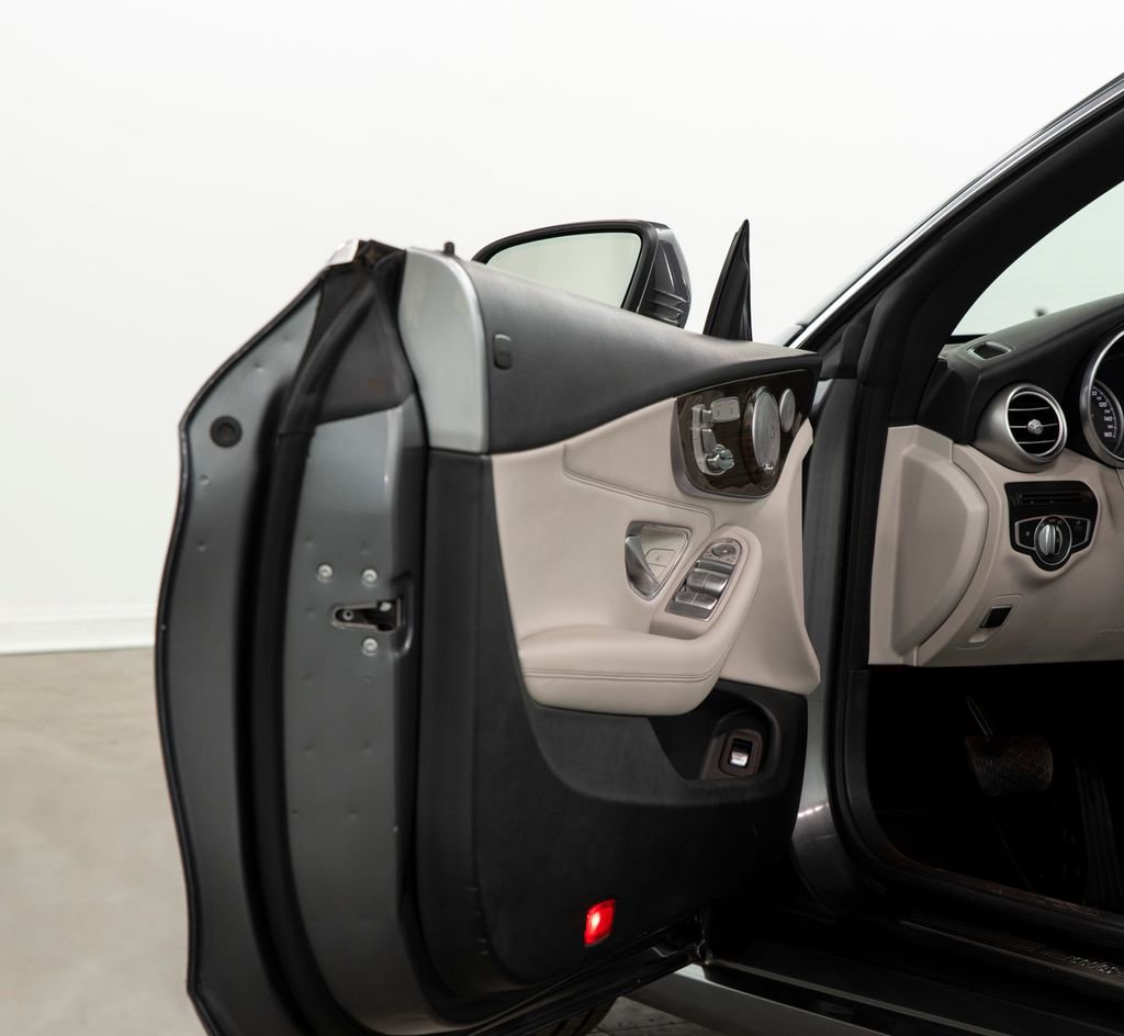 Used 2018 Mercedes-Benz C 300 4MATIC Cabriolet image 6