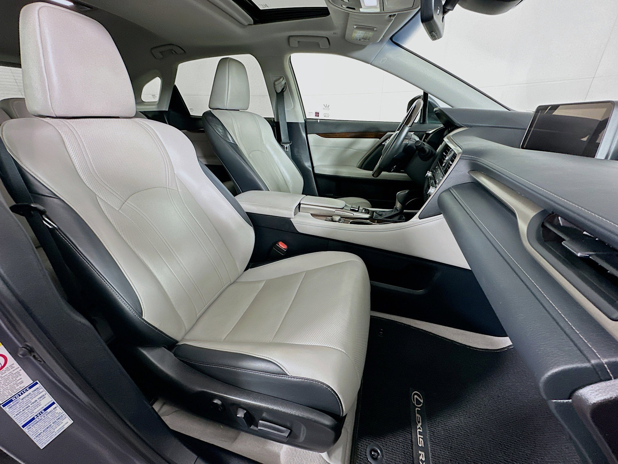 Used 2017 Lexus RX 450h AWD image 33