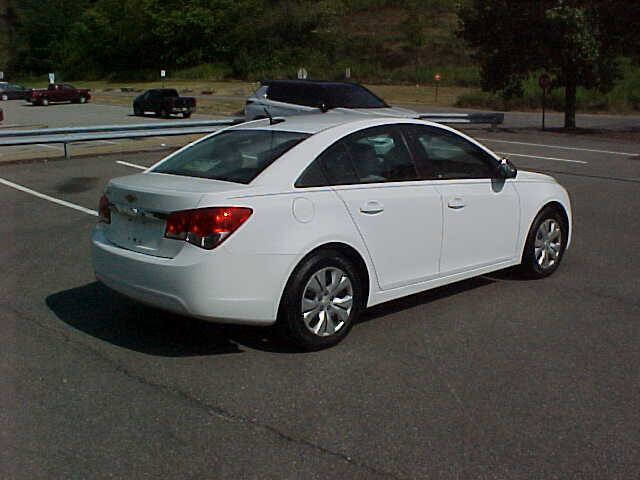Used 2013 Chevrolet Cruze LS image 8