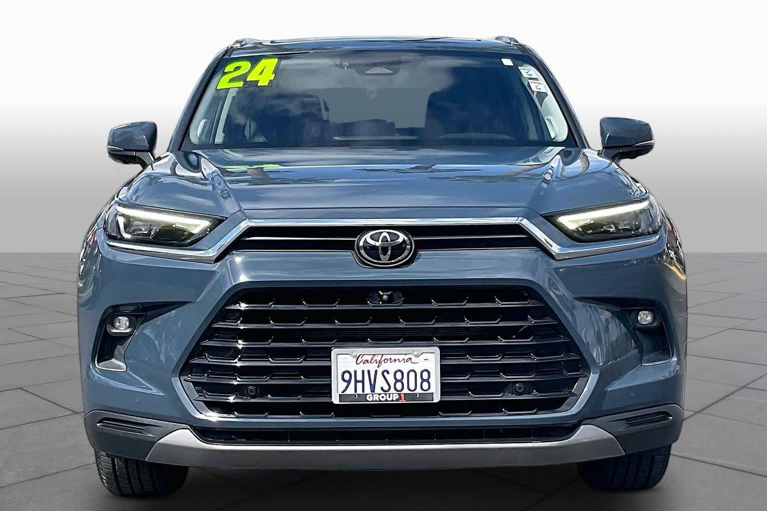 Used 2024 Toyota Grand Highlander AWD image 3