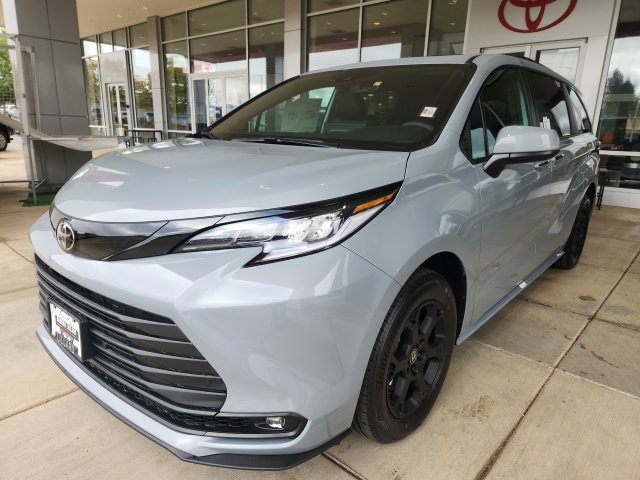 New 2026 Toyota Sienna XLE Woodland Edition AWD/4WD image 5