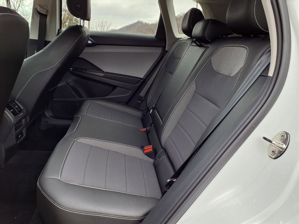 Used 2024 Volkswagen Taos SE w/ Black Wheel Package image 7