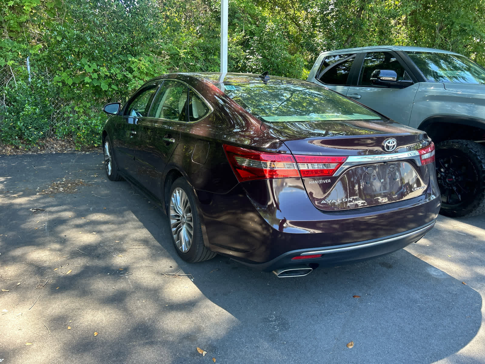 Used 2016 Toyota Avalon Limited w/ Toyota Safety Sense Package FWD image 2