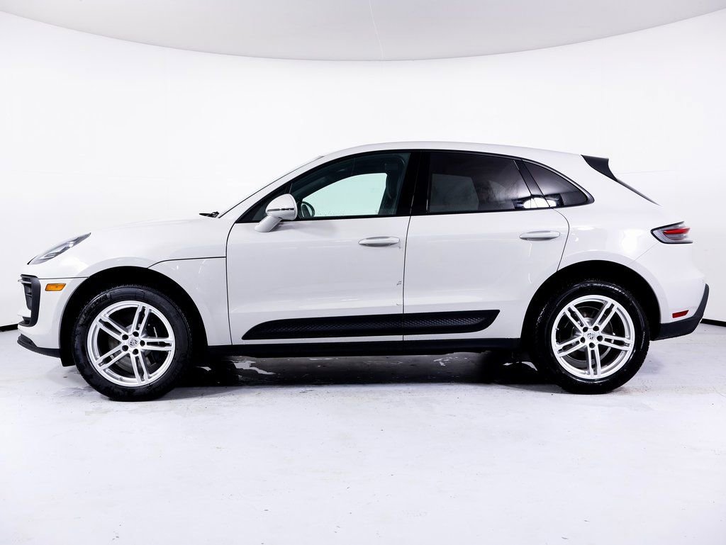 Certified 2025 Porsche Macan image 2