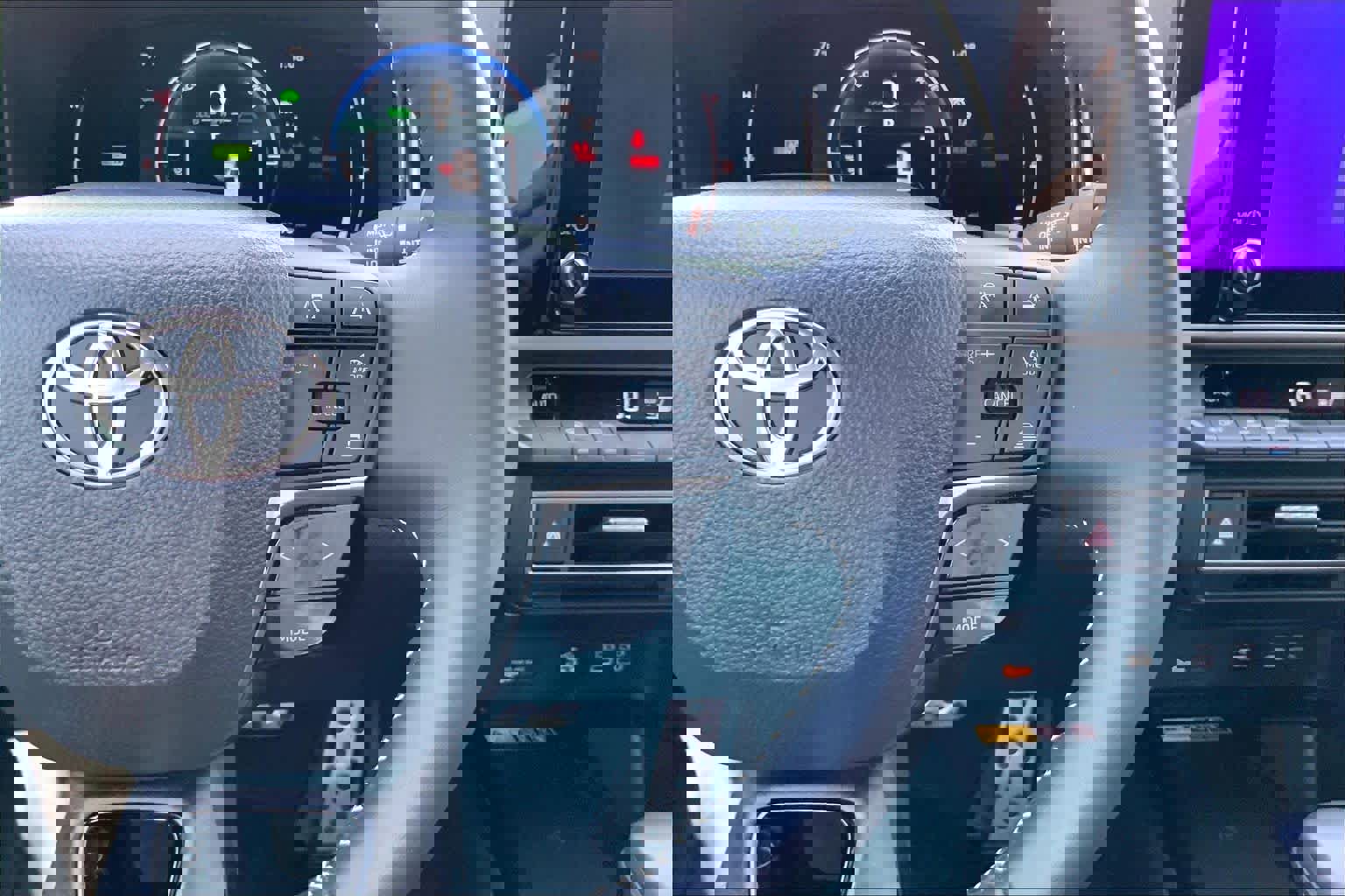 Used 2025 Toyota Camry SE w/ Convenience Package image 24