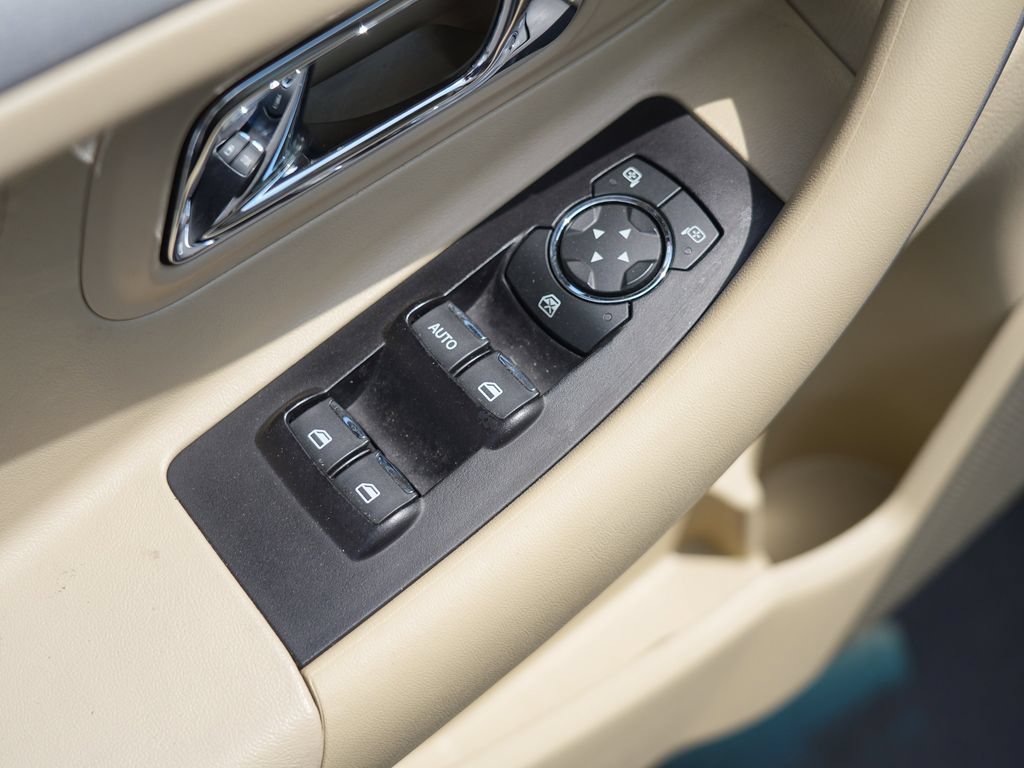 Used 2018 Ford Taurus SE FWD image 16