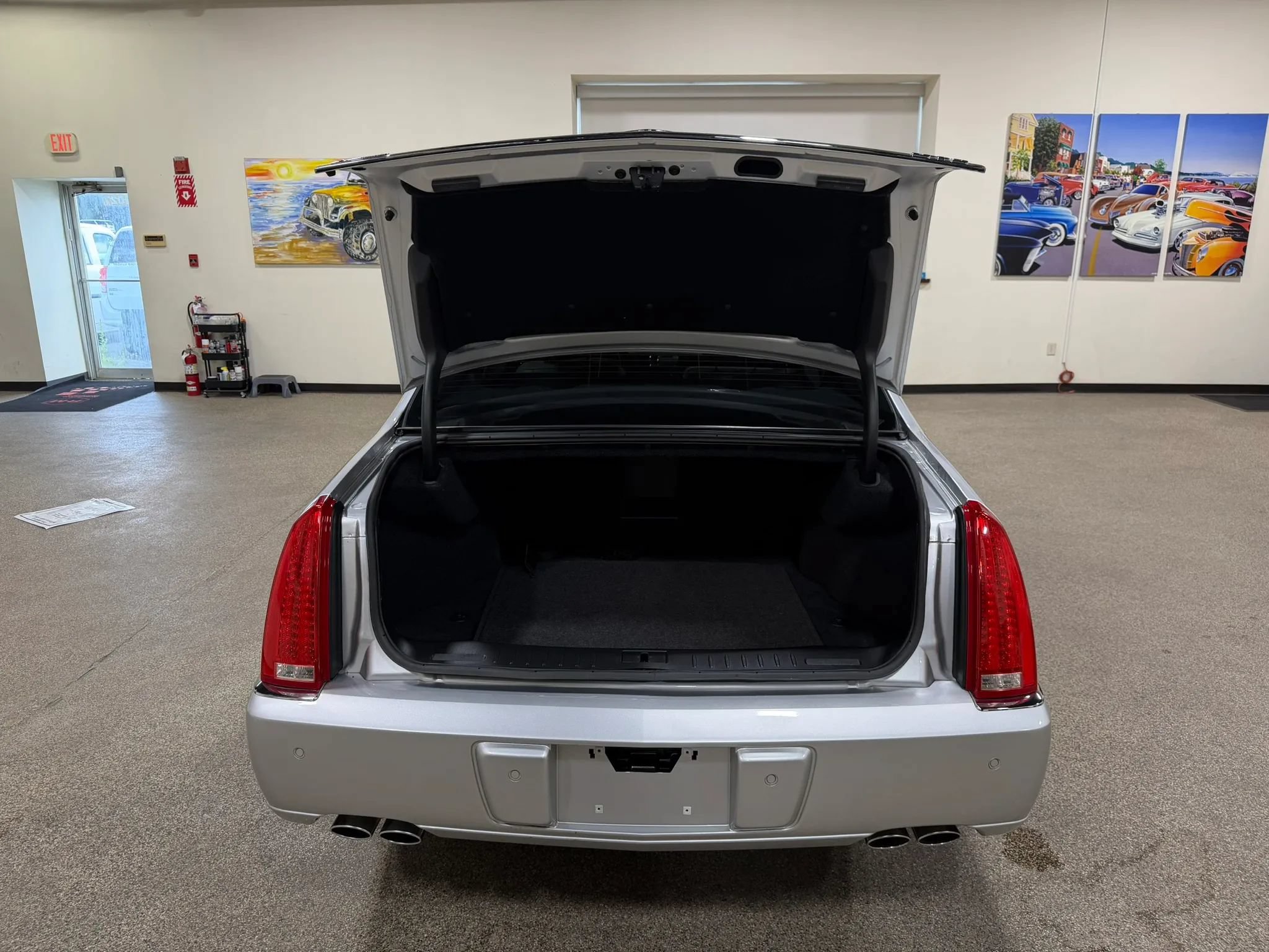 Used 2009 Cadillac DTS w/ Trunk Convenience Package FWD image 40