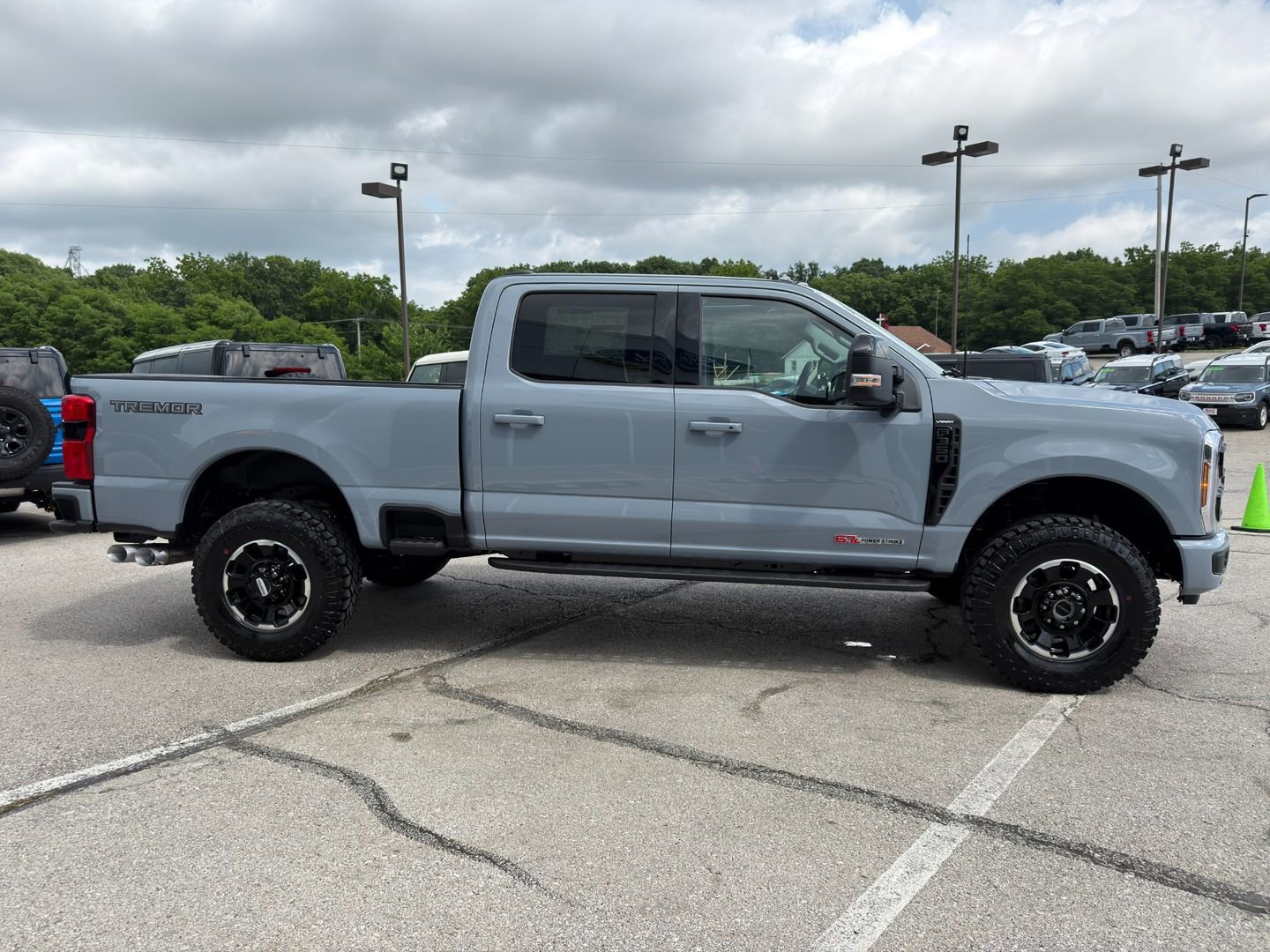 New 2026 Ford F350 Lariat w/ Tremor Off-Road Package AWD/4WD image 8