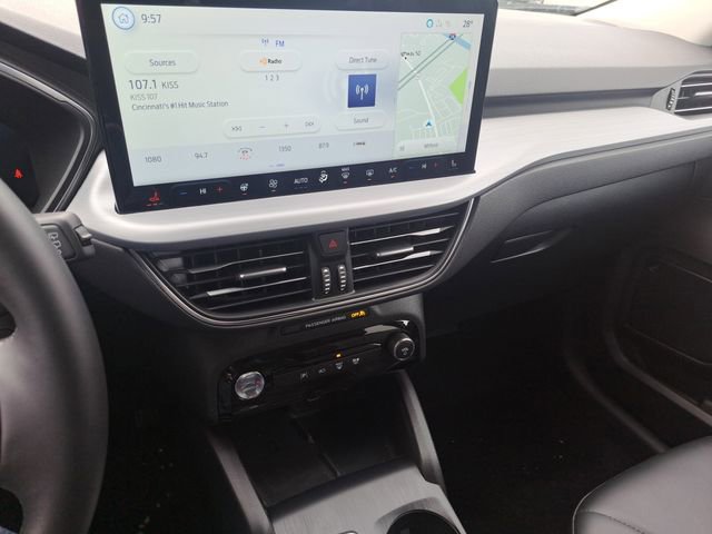 Used 2025 Ford Escape SE w/ PHEV Premium Package image 13