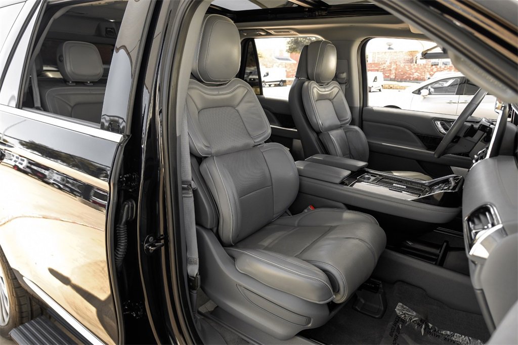 Used 2019 Lincoln Navigator Reserve image 37