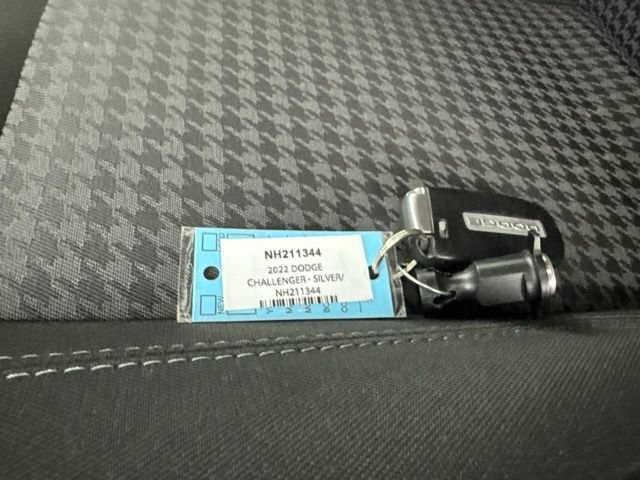 Used 2022 Dodge Challenger SXT RWD image 33