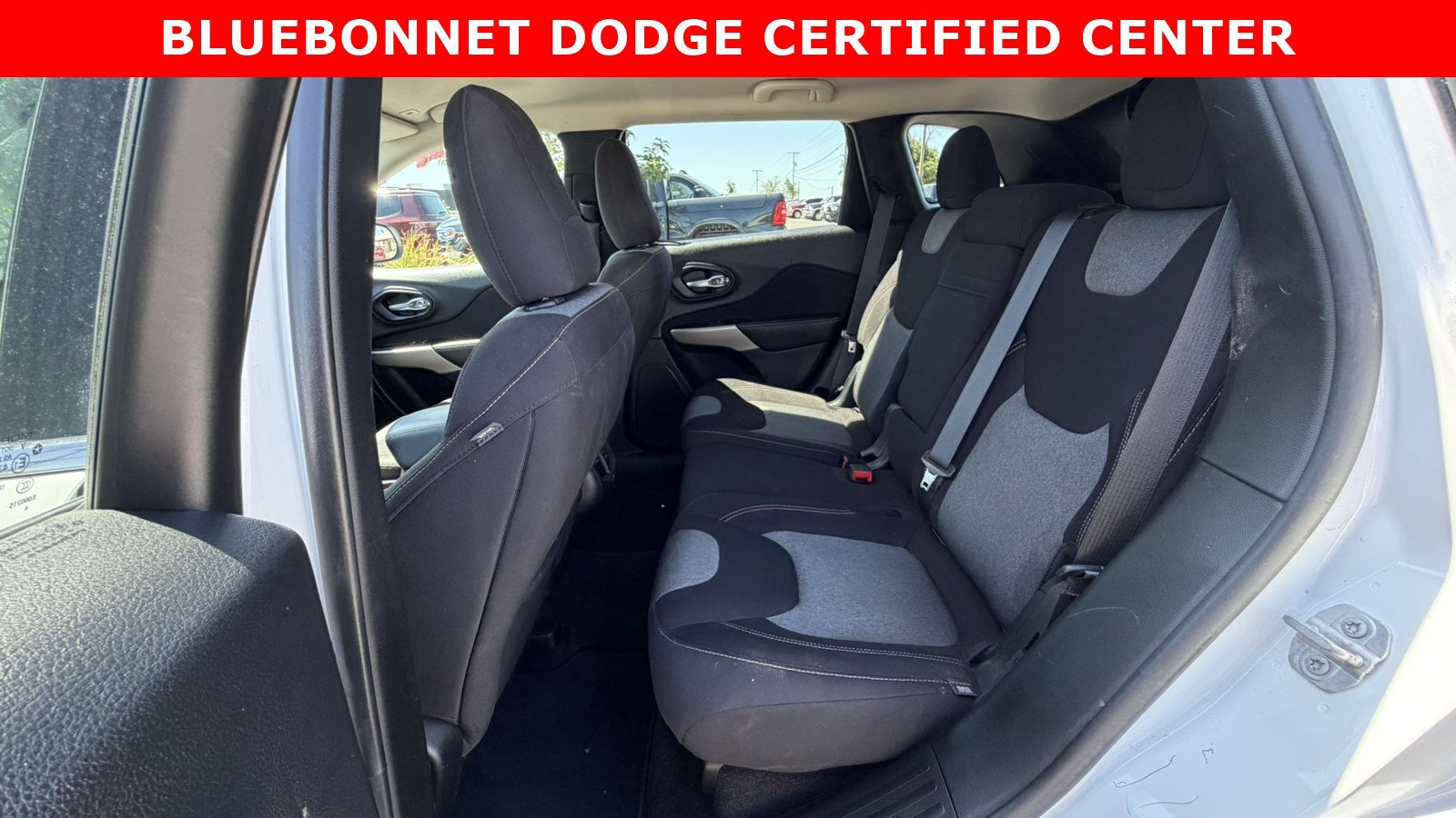 Used 2018 Jeep Cherokee Latitude FWD image 15