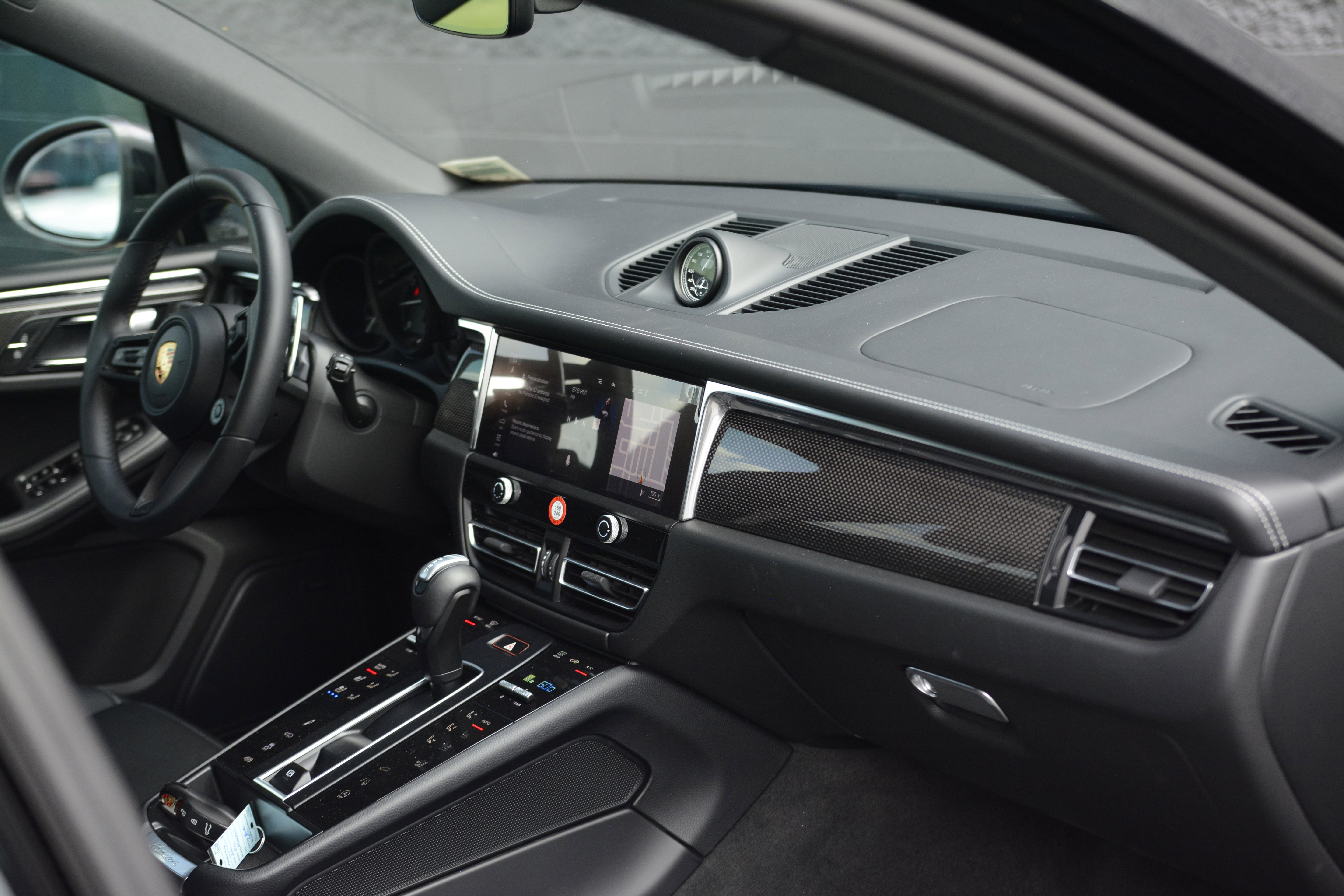 Certified 2026 Porsche Macan Turbo AWD/4WD image 29