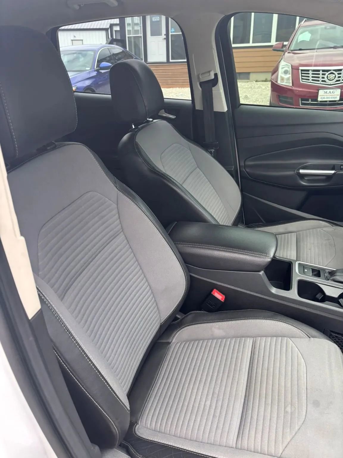 Used 2017 Ford Escape SE w/ SE Sport Appearance Package AWD/4WD image 24