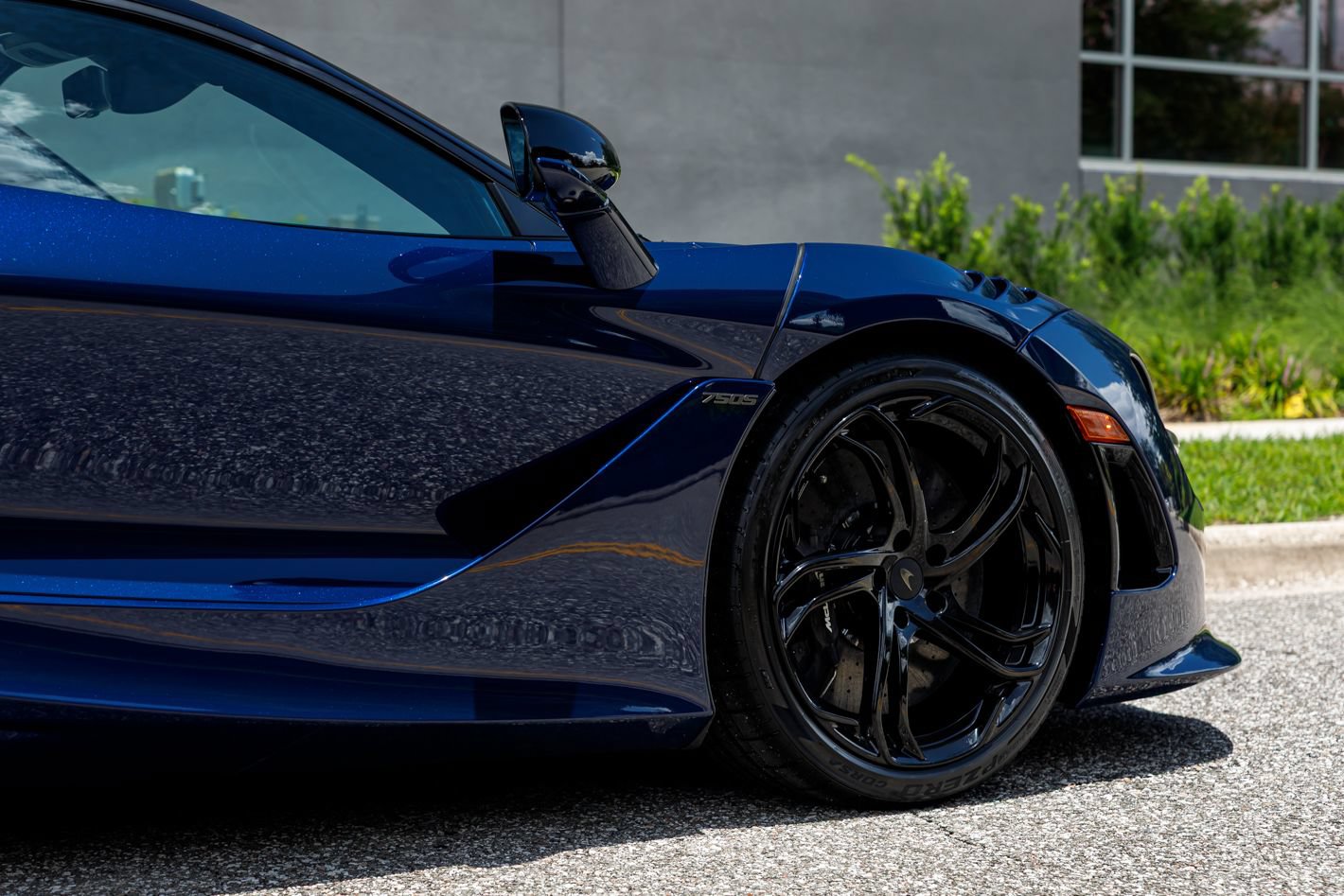 Used 2025 McLaren 750S RWD image 17