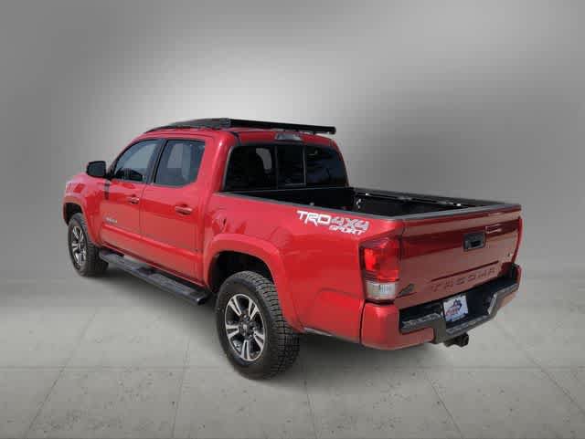 Used 2016 Toyota Tacoma TRD Sport w/ Exterior Package AWD/4WD image 4