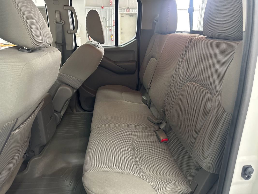 Used 2014 Nissan Frontier SV w/ SV Value Truck Package AWD/4WD image 17