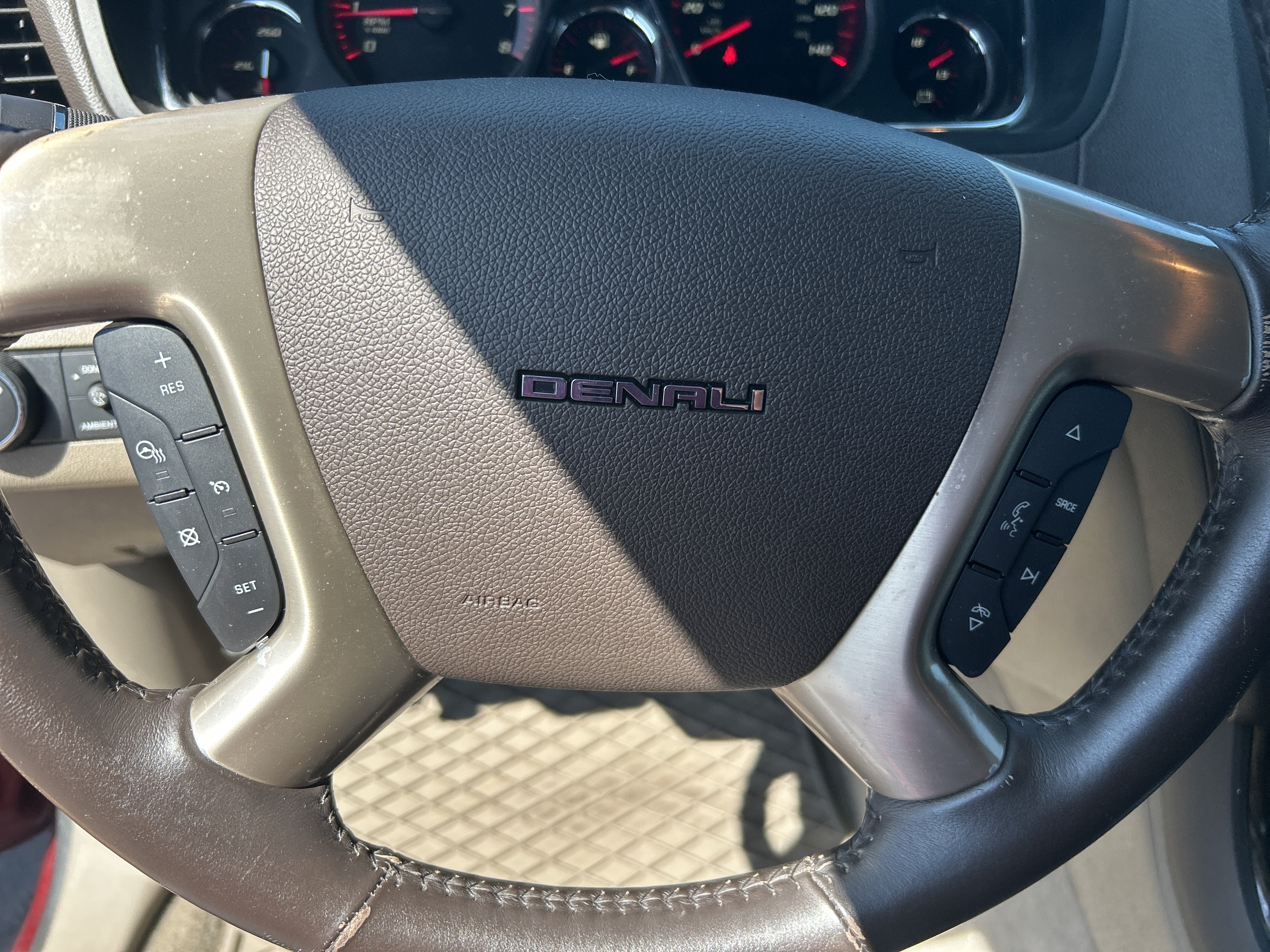 Used 2016 GMC Acadia Denali AWD/4WD image 18