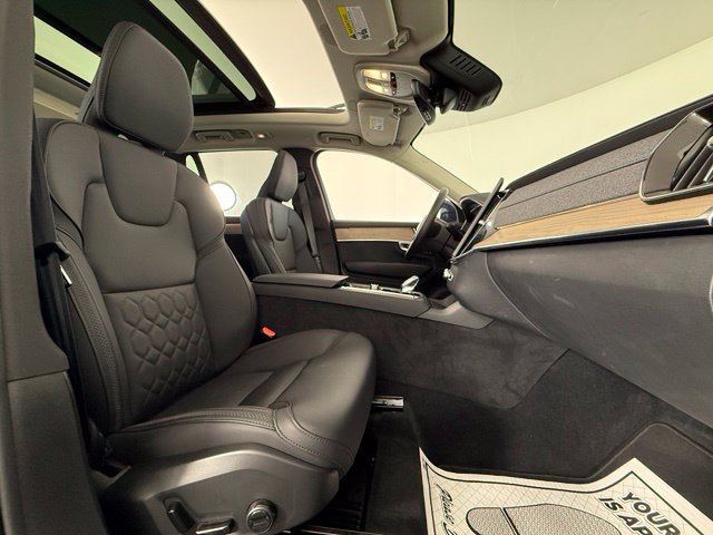 Used 2025 Volvo XC90 B6 Plus AWD/4WD image 32