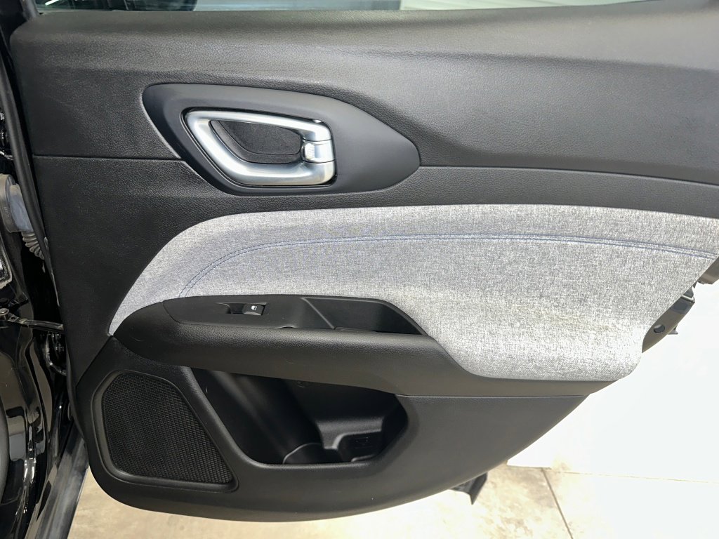 Used 2022 Jeep Compass Latitude w/ Convenience Group image 27