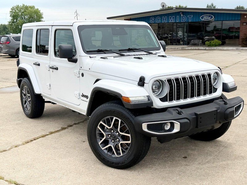 Used 2025 Jeep Wrangler Unlimited Sahara AWD/4WD image 2