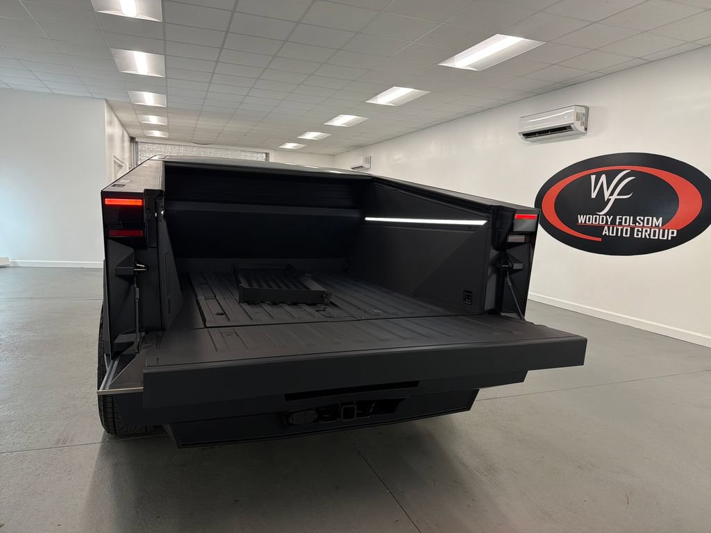 Used 2025 Tesla Cybertruck AWD Crew Cab image 7