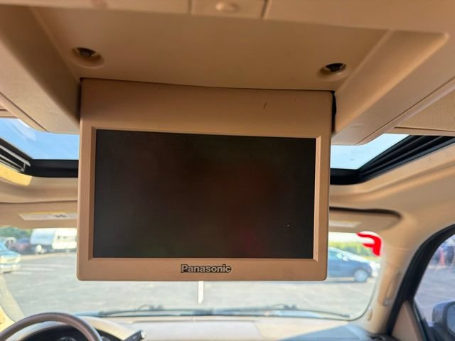 Used 2014 Chevrolet Suburban LT RWD image 15