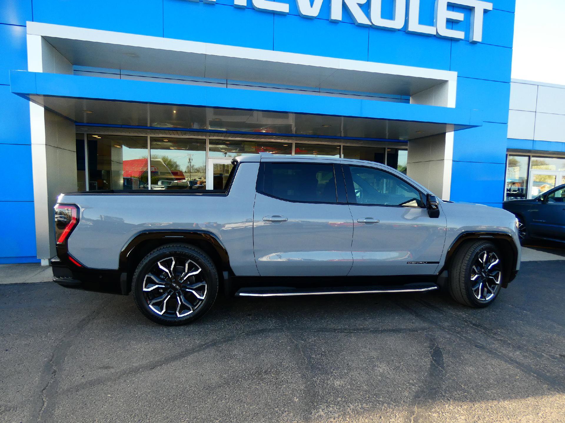 New 2025 GMC Sierra EV Denali image 2