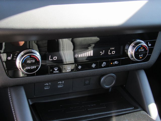 New 2025 Mitsubishi Outlander SE image 18