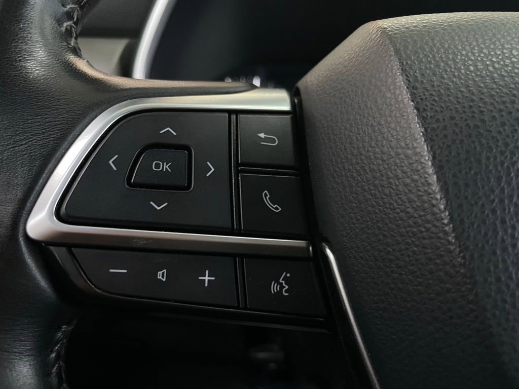 Used 2020 Toyota Highlander XLE image 40