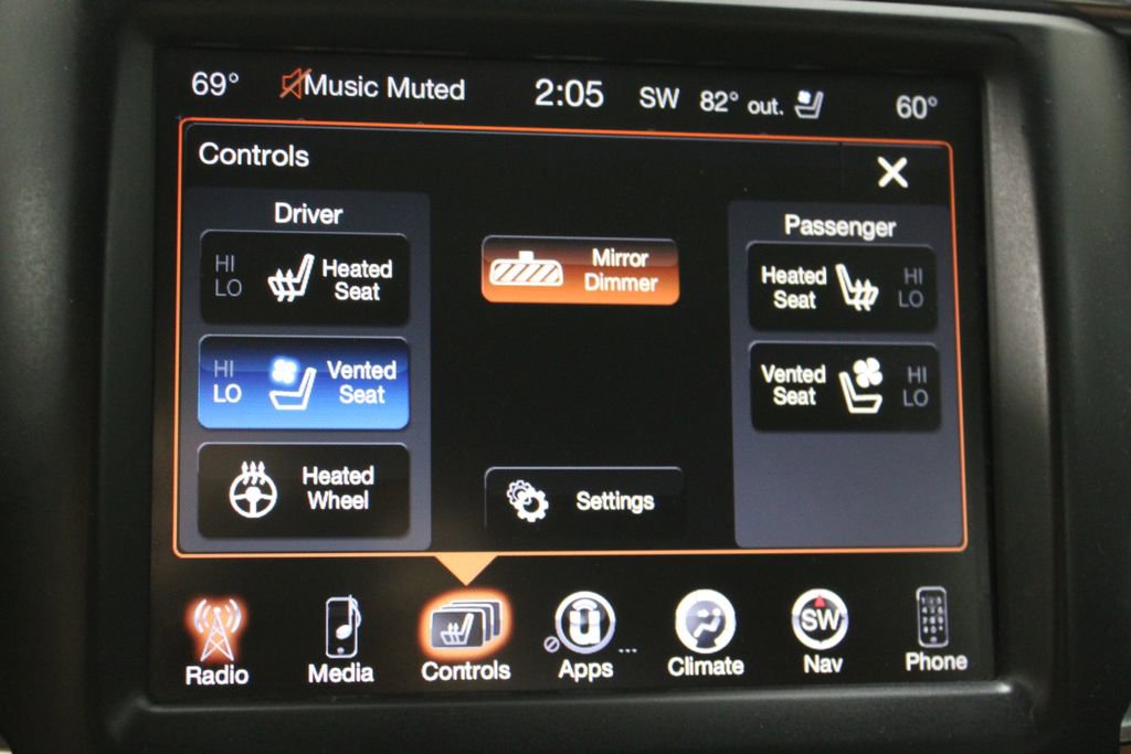 Used 2014 RAM 1500 Laramie Longhorn w/ Convenience Group image 32