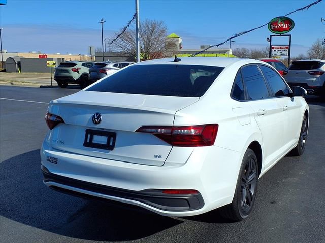 Used 2022 Volkswagen Jetta SE w/ Panoramic Sunroof Package image 3