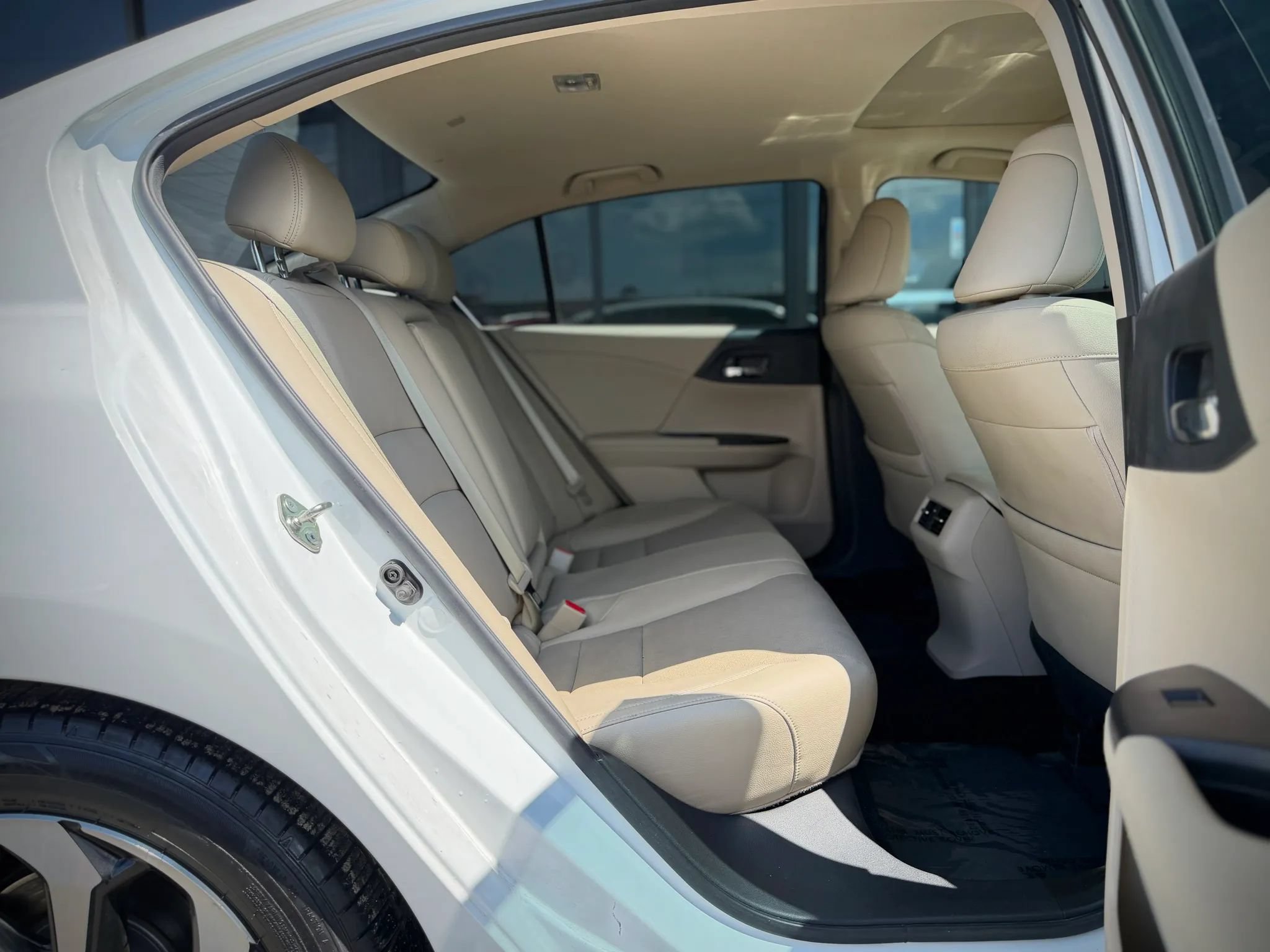 Used 2017 Honda Accord EX-L image 19