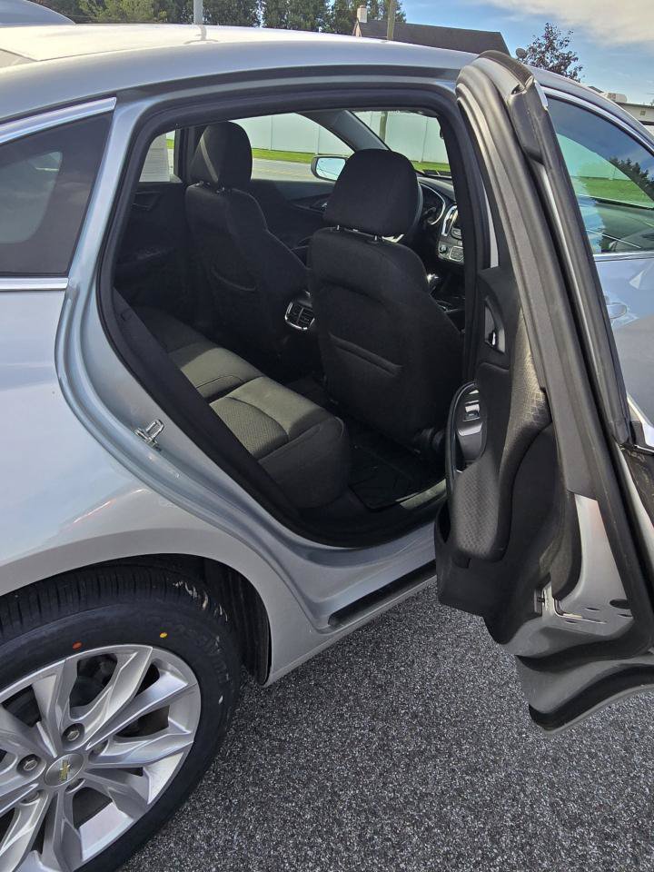 Used 2019 Chevrolet Malibu LT w/ Driver Confidence Package FWD image 8