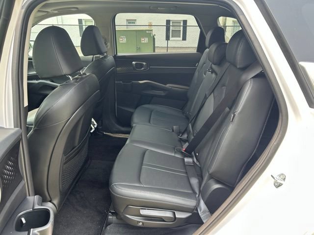 Certified 2025 Kia Sorento S w/ Panoramic Sunroof Package AWD/4WD image 15