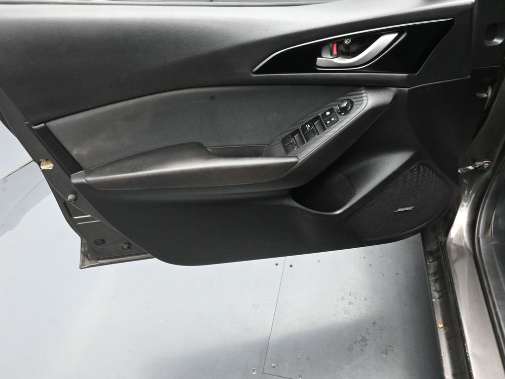 Used 2016 MAZDA MAZDA3 i Touring w/ Popular Equipment Package image 9