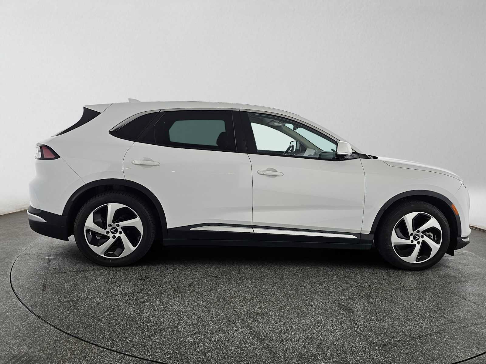 Used 2023 VinFast VF 8 Eco AWD/4WD image 2