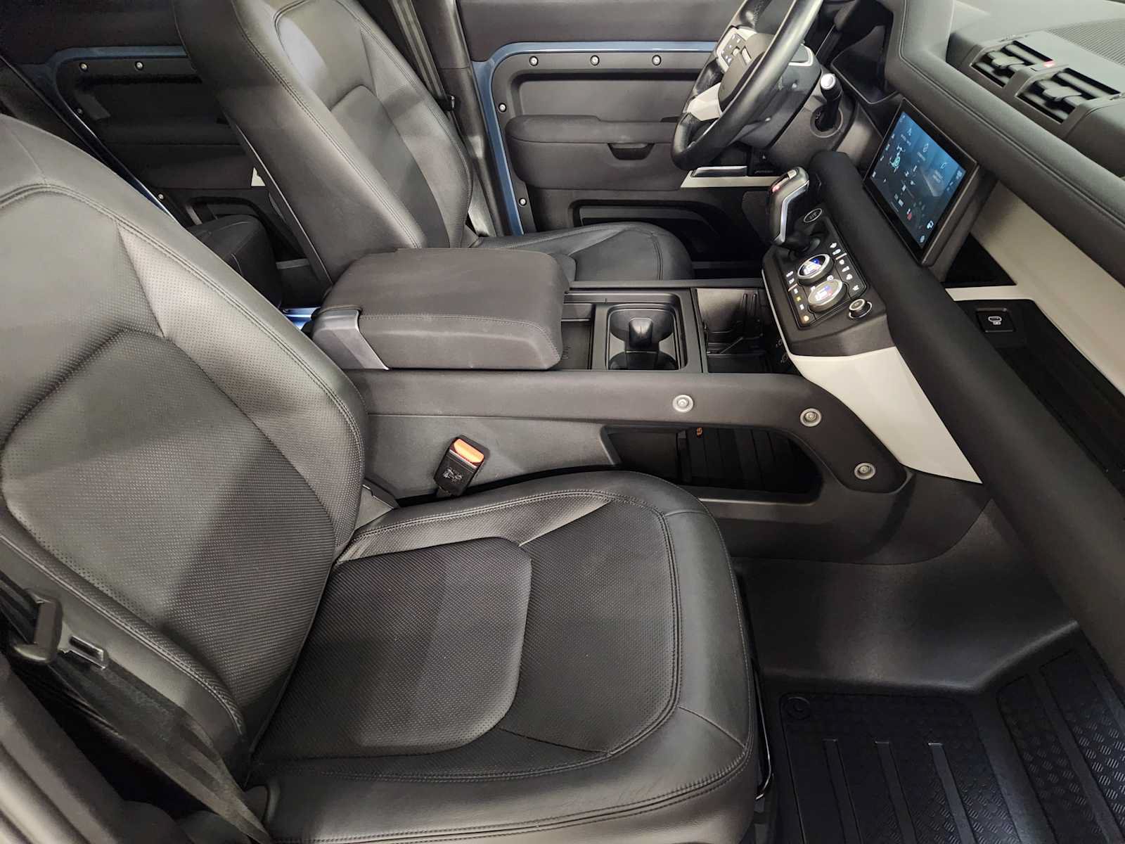 Used 2023 Land Rover Defender 110 S AWD/4WD image 3