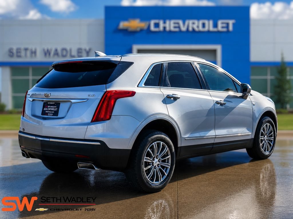 Used 2017 Cadillac XT5 Luxury w/ Driver Awareness Package FWD image 7