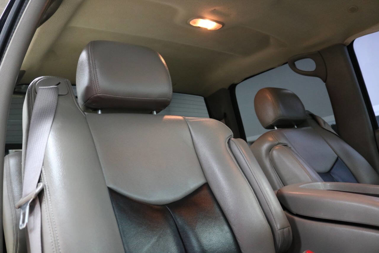 Used 2006 GMC Sierra 2500 SLT w/ Heavy-Duty Power Package image 47