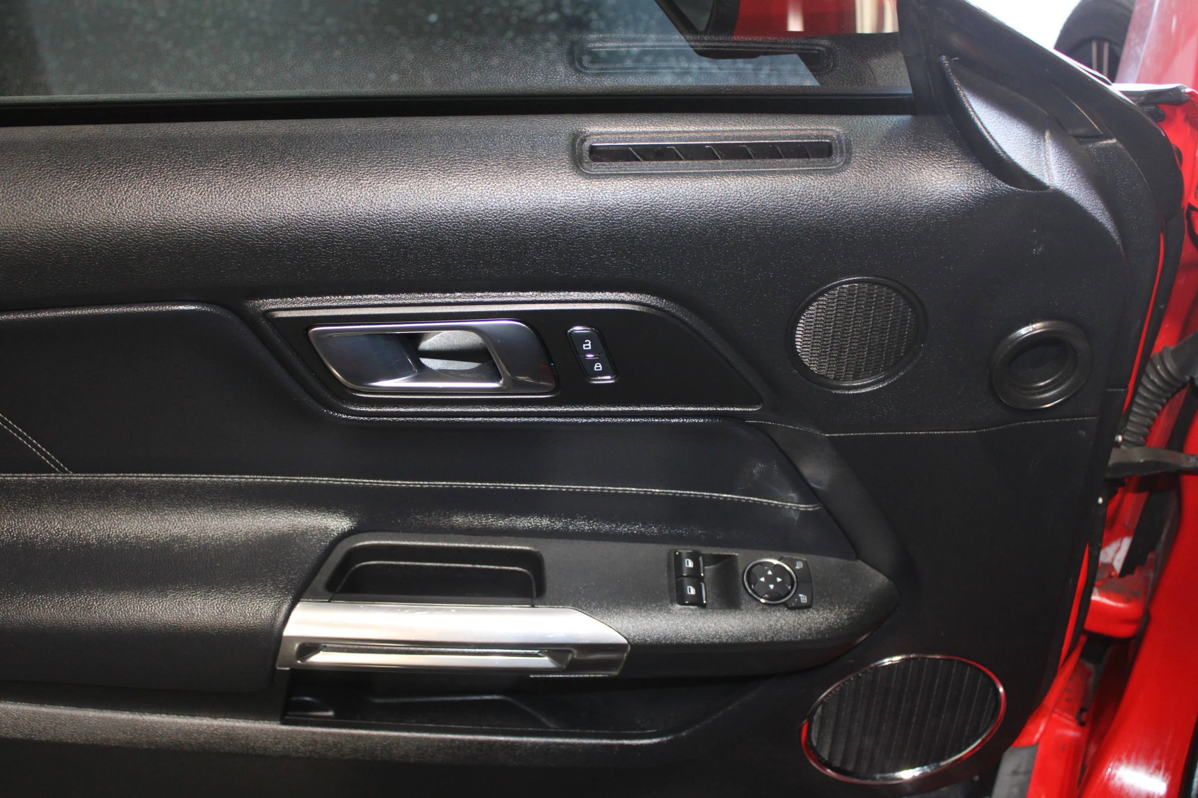 Used 2018 Ford Mustang Premium image 8