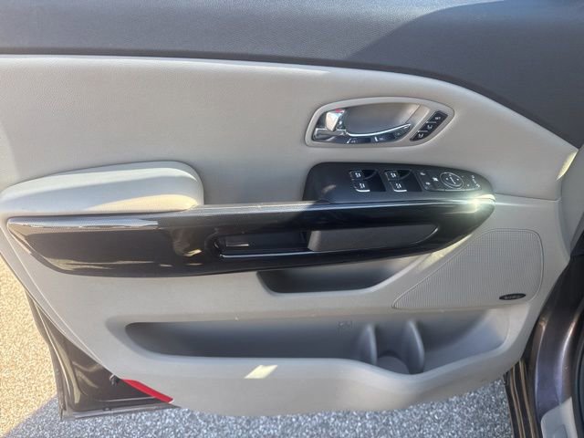 Used 2016 Kia Sedona SX image 23