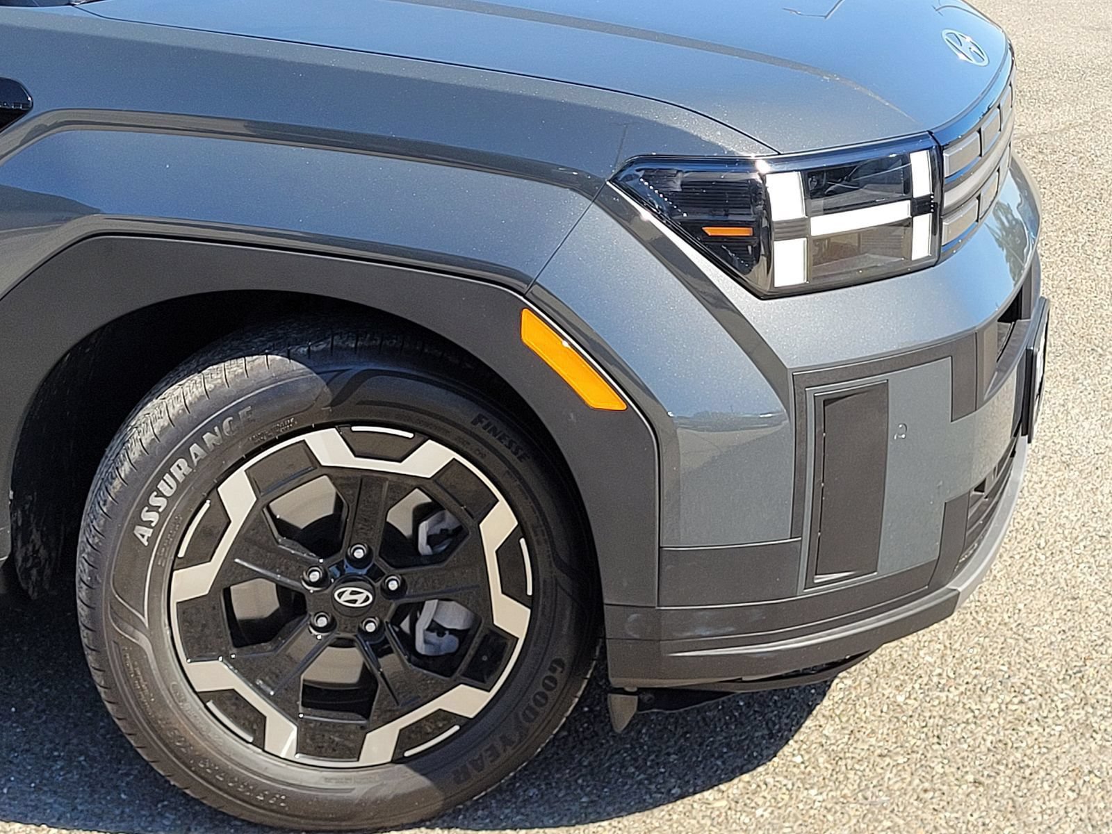 Certified 2025 Hyundai Santa Fe SEL AWD/4WD image 3